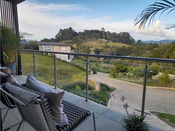VENTA DE EXCLUSIVA CASA CAMPESTRE EN LLANO GRANDE