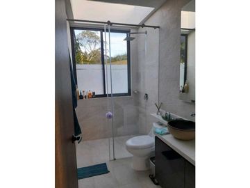 VENTA DE EXCLUSIVA CASA CAMPESTRE EN LLANO GRANDE