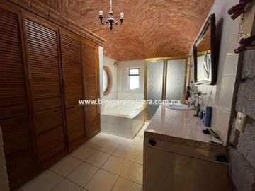 CASA EN VENTA EN TEQUISQUIAPAN. Elsy