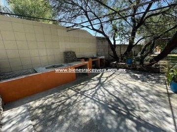 CASA EN VENTA EN TEQUISQUIAPAN. Elsy