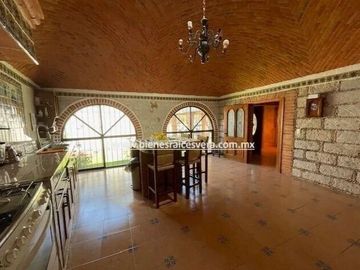 CASA EN VENTA EN TEQUISQUIAPAN. Elsy