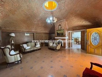 CASA EN VENTA EN TEQUISQUIAPAN. Elsy
