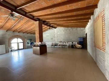 CASA EN VENTA EN TEQUISQUIAPAN. Elsy
