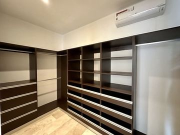 Casa en venta en Privada Oasis Yucatán Country Club.