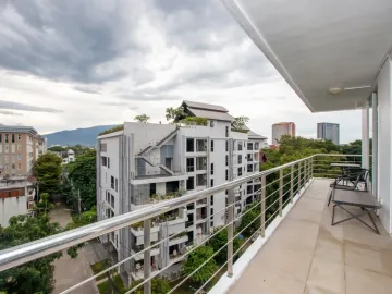 Executive 1 Bedroom Condo For Sale : Peaks Garden Chang Klan