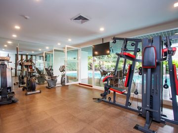 Executive 1 Bedroom Condo For Sale : Peaks Garden Chang Klan