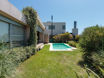 Casa en barrio cerrado Brisanova (Pueblo Esther)