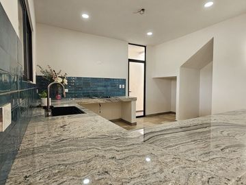 Casa en Venta con 4 Recámaras y Alberca en Mérida