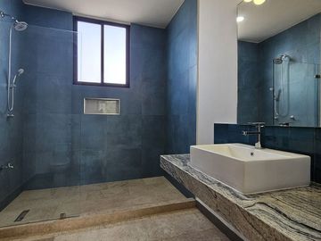 Casa en Venta con 4 Recámaras y Alberca en Mérida