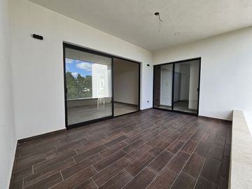 Casa en Venta con 4 Recámaras y Alberca en Mérida
