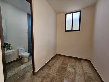 Casa en Venta con 4 Recámaras y Alberca en Mérida