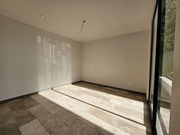 Casa en Venta con 4 Recámaras y Alberca en Mérida