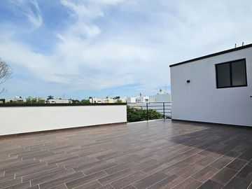 Casa en Venta con 4 Recámaras y Alberca en Mérida