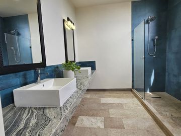 Casa en Venta con 4 Recámaras y Alberca en Mérida