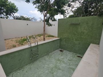 Casa en Venta con 4 Recámaras y Alberca en Mérida
