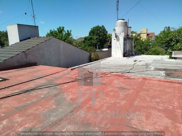 CASA DE 4 AMBIENTES CON FONDO Y GARAGE ITUZAINGO NORTE