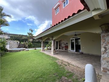 VENTA CASA 2 PISOS EN LOMA ALEGRE ALTOS DEL GOLF