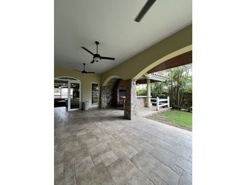 VENTA CASA 2 PISOS EN LOMA ALEGRE ALTOS DEL GOLF