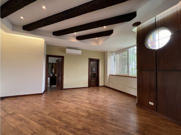 VENTA CASA 2 PISOS EN LOMA ALEGRE ALTOS DEL GOLF
