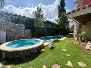 VENTA CASA 2 PISOS EN LOMA ALEGRE ALTOS DEL GOLF