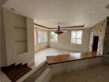 VENTA CASA 2 PISOS EN LOMA ALEGRE ALTOS DEL GOLF