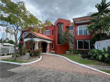 VENTA CASA 2 PISOS EN LOMA ALEGRE ALTOS DEL GOLF