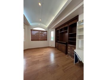 VENTA CASA 2 PISOS EN LOMA ALEGRE ALTOS DEL GOLF