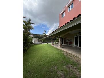 VENTA CASA 2 PISOS EN LOMA ALEGRE ALTOS DEL GOLF