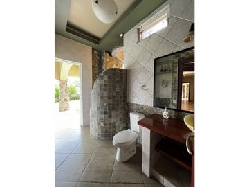 VENTA CASA 2 PISOS EN LOMA ALEGRE ALTOS DEL GOLF
