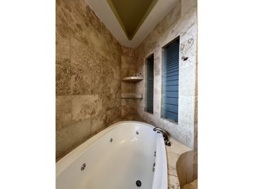 VENTA CASA 2 PISOS EN LOMA ALEGRE ALTOS DEL GOLF