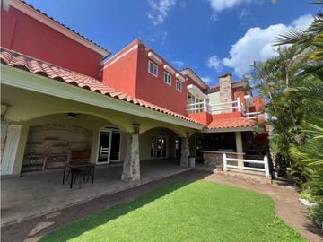 VENTA CASA 2 PISOS EN LOMA ALEGRE ALTOS DEL GOLF