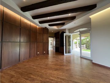 VENTA CASA 2 PISOS EN LOMA ALEGRE ALTOS DEL GOLF