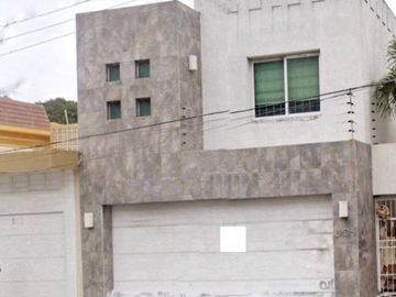 Casa en Salvador Diaz Miron, enfrente de plaza portal, Veracruz