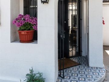 Casa en Venta en Valenzuela Castillo N° 1200