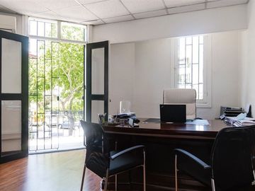 Oficina en Venta en Valenzuela Castillo N° 1200