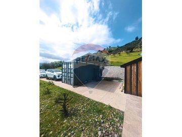 Lujosa Casa con Vista Panorámica en Pencahue