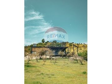 Lujosa Casa con Vista Panorámica en Pencahue
