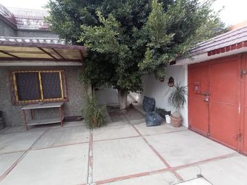 Amplia casa en esquina en Jardines de Morelos