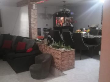 BONITA CASA EN CD LAGO