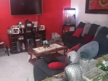 BONITA CASA EN CD LAGO