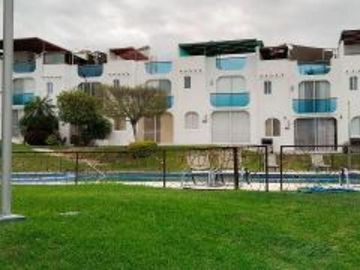 PRECIOSA CASA EN FRACCIONAMIENTO EXCLUSIVO