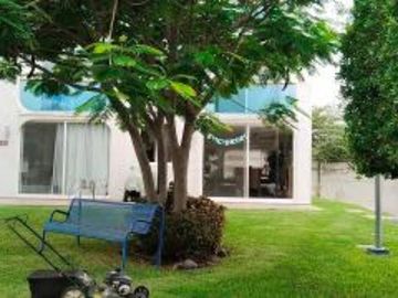 PRECIOSA CASA EN FRACCIONAMIENTO EXCLUSIVO