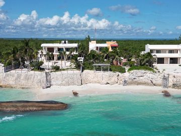 CASA FRENTE AL MAR EN COSTA MUJERES EN CANCUN COLDWELL BANKER