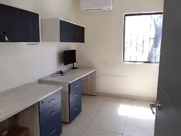 VENTA DE OFICINA EN LA COL.VALLE DEL NOGALAR EN VENTA EN SAN NICOLAS DE LOS G.