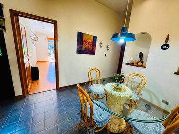 Casa en Venta con Estacionamiento y Jardín junto al Club de Golf las Fuentes