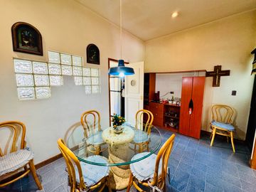 Casa en Venta con Estacionamiento y Jardín junto al Club de Golf las Fuentes