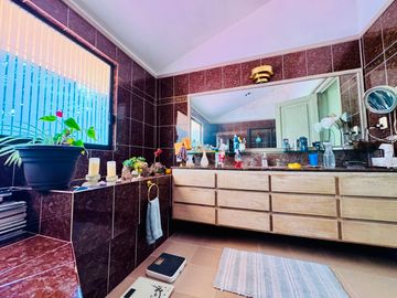 Casa en Venta con Estacionamiento y Jardín junto al Club de Golf las Fuentes