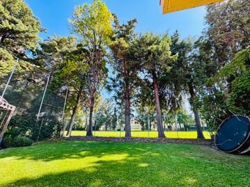 Casa en Venta con Estacionamiento y Jardín junto al Club de Golf las Fuentes
