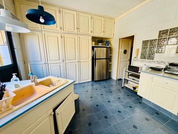 Casa en Venta con Estacionamiento y Jardín junto al Club de Golf las Fuentes
