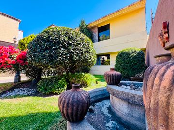 Casa en Venta con Estacionamiento y Jardín junto al Club de Golf las Fuentes